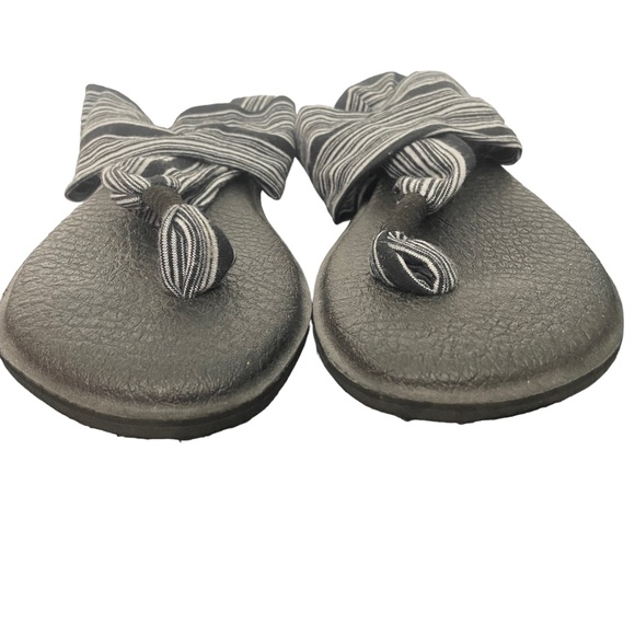 Sanuuk 9‎ Black Gray Sandals - Picture 2 of 6